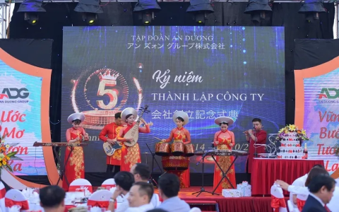 Lên Ý Tưởng Dạ Tiệc Casino： Tạo Không Khí Sang Trọng Đêm Prom