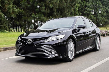 Đánh giá chi tiết Toyota Camry và Honda Accord: Mẫu xe nào vượt trội hơn?